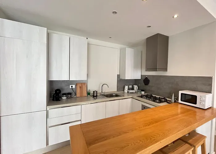 Vatican Family House 2 Baths & 3 *